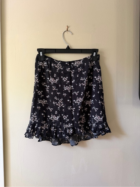 Abercrombie & Fitch Dresses & Skirts - Abercrombie & Fitch Black Floral Ruffle A-Line Skirt size SMALL